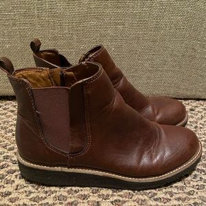 Chelsea boot with side zip, gentle wear, size 7.5